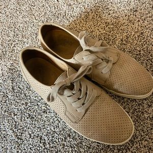 Tan canvas shoes 9